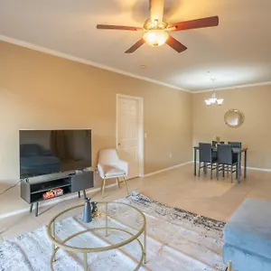  Apartment Modern 2br Oasis Pool, Gym & Parking Near Airport United States